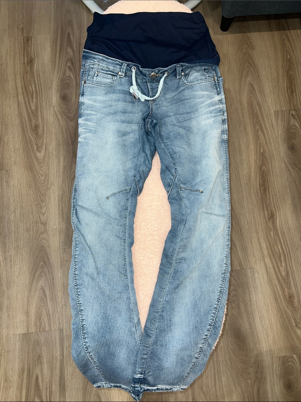 Parasuco Light Blue Relaxed Maternity Jeans with Navy Waistband